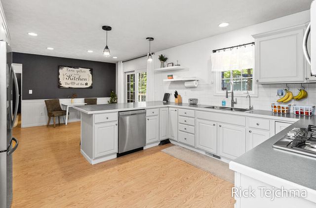10345 Red Oak Ridge, Howard City, MI 49329