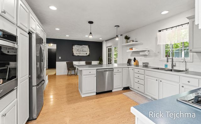 10345 Red Oak Ridge, Howard City, MI 49329