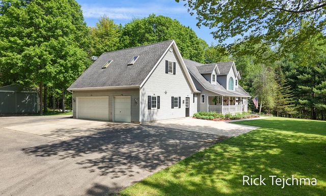 10345 Red Oak Ridge, Howard City, MI 49329