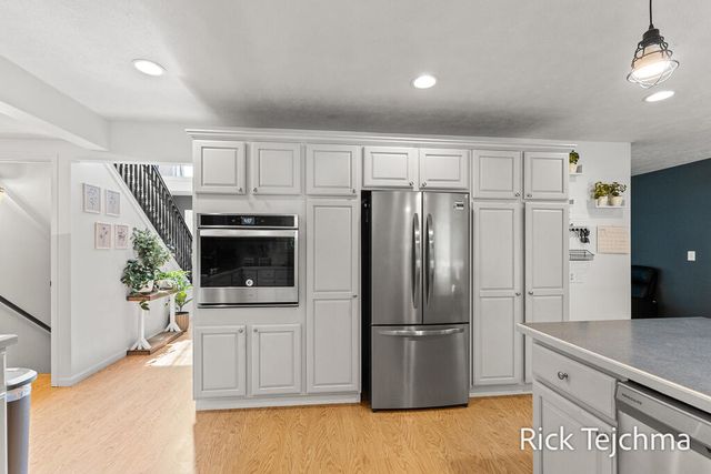 10345 Red Oak Ridge, Howard City, MI 49329