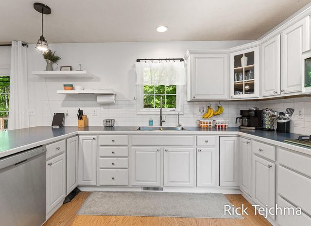 10345 Red Oak Ridge, Howard City, MI 49329