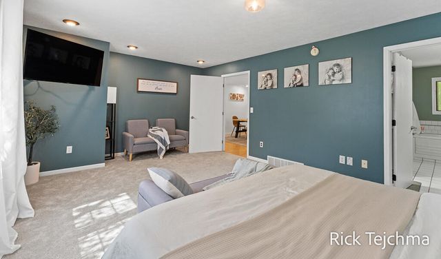 10345 Red Oak Ridge, Howard City, MI 49329
