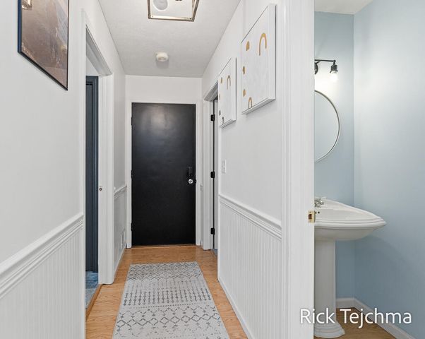 10345 Red Oak Ridge, Howard City, MI 49329