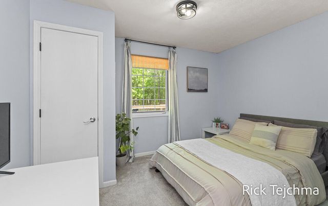 10345 Red Oak Ridge, Howard City, MI 49329