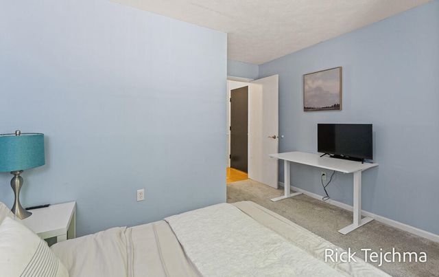10345 Red Oak Ridge, Howard City, MI 49329