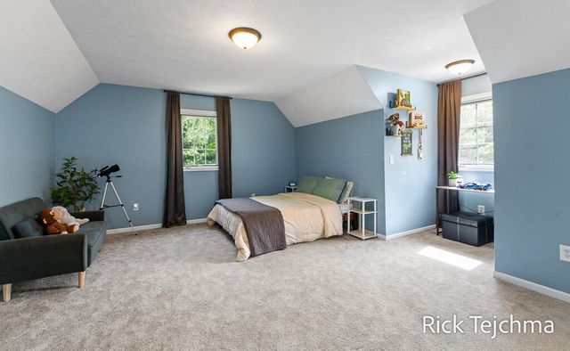 10345 Red Oak Ridge, Howard City, MI 49329