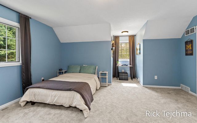 10345 Red Oak Ridge, Howard City, MI 49329