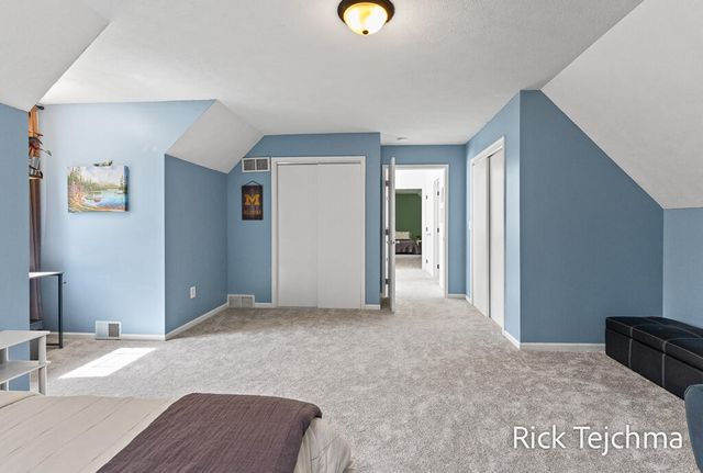 10345 Red Oak Ridge, Howard City, MI 49329