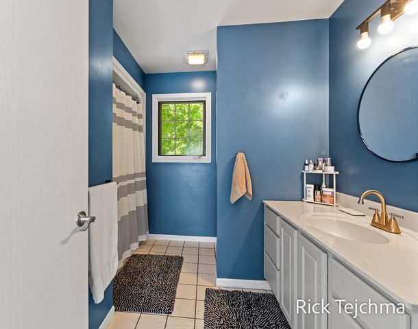10345 Red Oak Ridge, Howard City, MI 49329