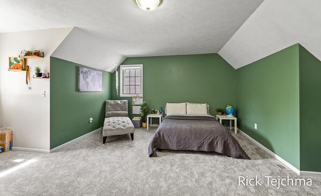 10345 Red Oak Ridge, Howard City, MI 49329