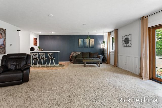 10345 Red Oak Ridge, Howard City, MI 49329