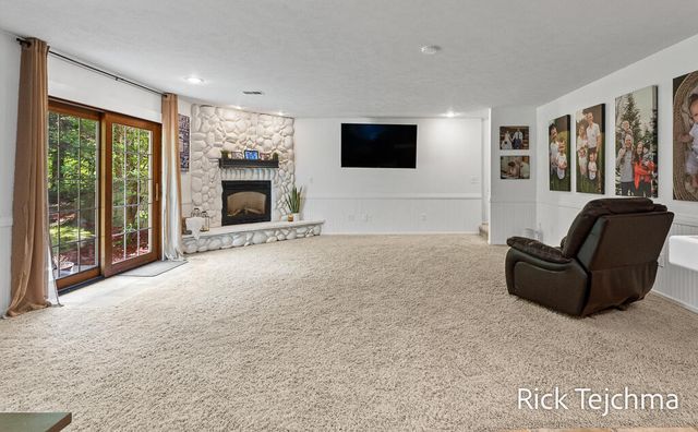 10345 Red Oak Ridge, Howard City, MI 49329