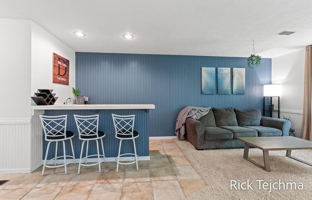 10345 Red Oak Ridge, Howard City, MI 49329