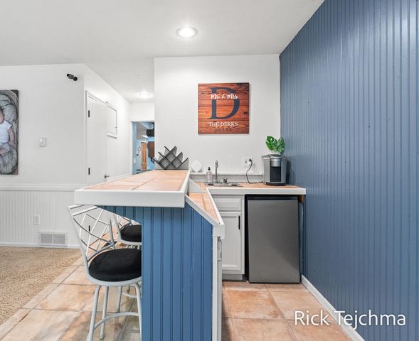 10345 Red Oak Ridge, Howard City, MI 49329
