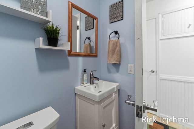 10345 Red Oak Ridge, Howard City, MI 49329