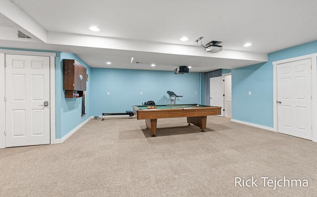 10345 Red Oak Ridge, Howard City, MI 49329