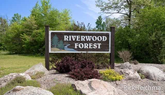 10345 Red Oak Ridge, Howard City, MI 49329