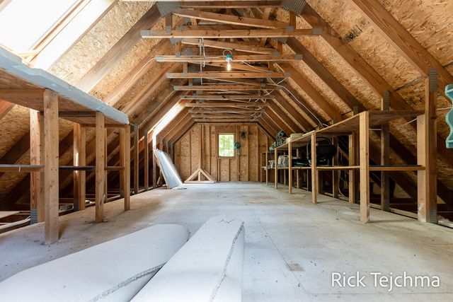 10345 Red Oak Ridge, Howard City, MI 49329