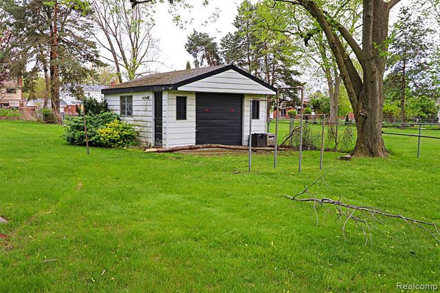 14040 Brookfield Street, Livonia, MI 48154