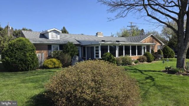 3290 E BERLIN RD, York, PA 17408