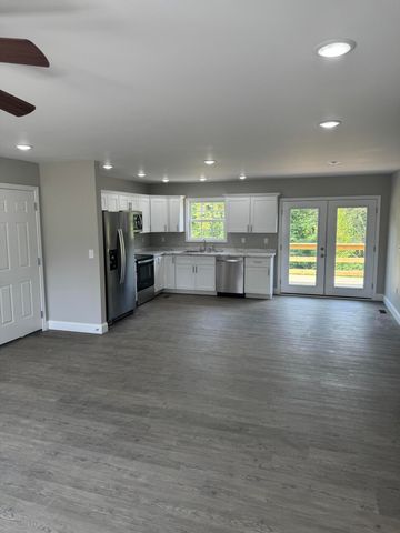 56 Whispering Oaks Lane, Manchester, KY 40962