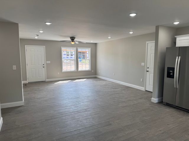 56 Whispering Oaks Lane, Manchester, KY 40962