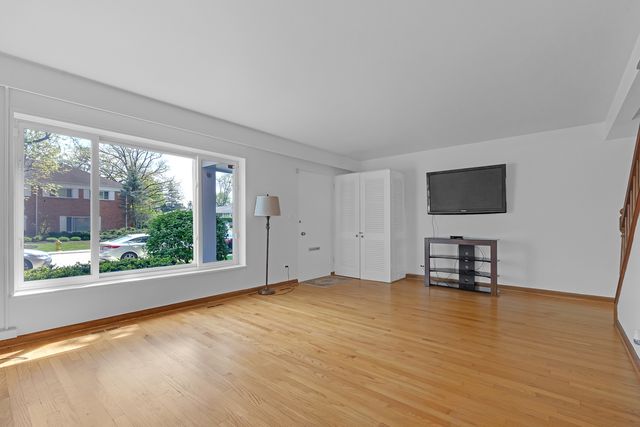 1534 Palmgren Drive, Glenview, IL 60025
