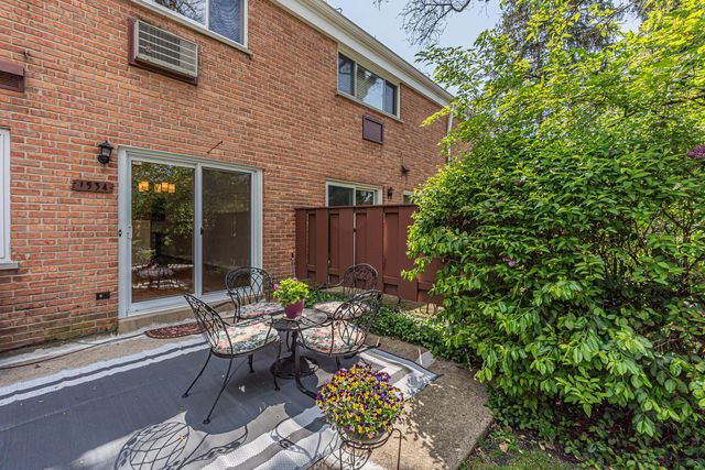 1534 Palmgren Drive, Glenview, IL 60025