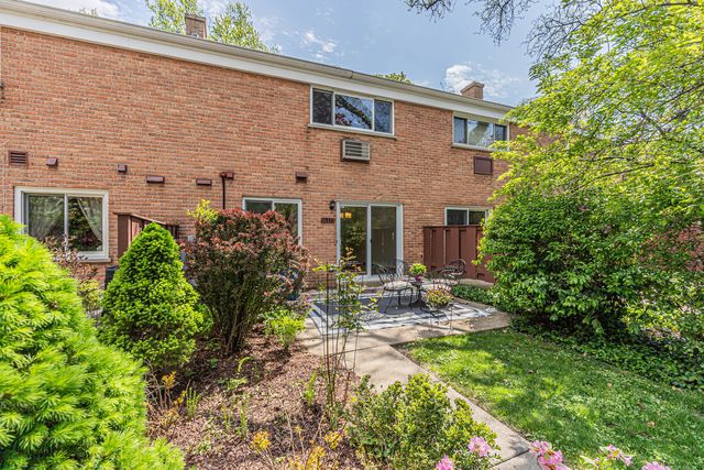 1534 Palmgren Drive, Glenview, IL 60025