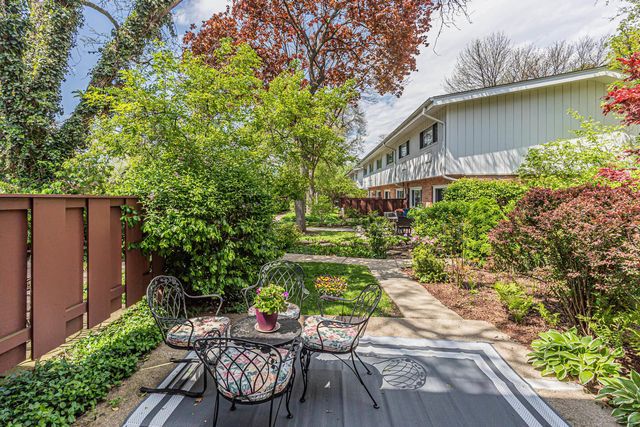 1534 Palmgren Drive, Glenview, IL 60025