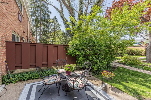 1534 Palmgren Drive, Glenview, IL 60025