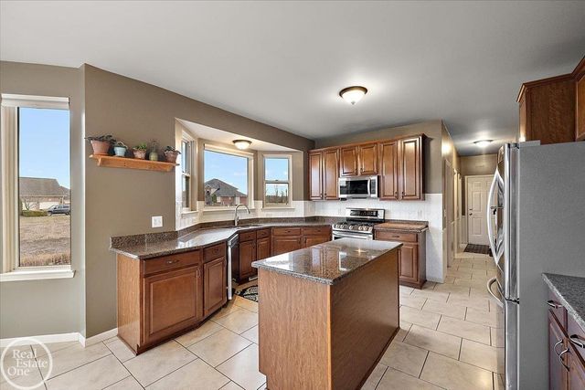 15833 Kingsway Drive, Macomb Twp, MI 48044