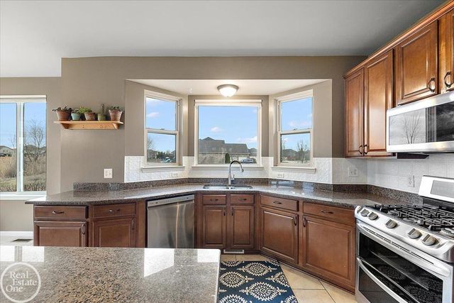 15833 Kingsway Drive, Macomb Twp, MI 48044