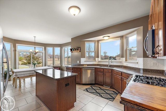 15833 Kingsway Drive, Macomb Twp, MI 48044