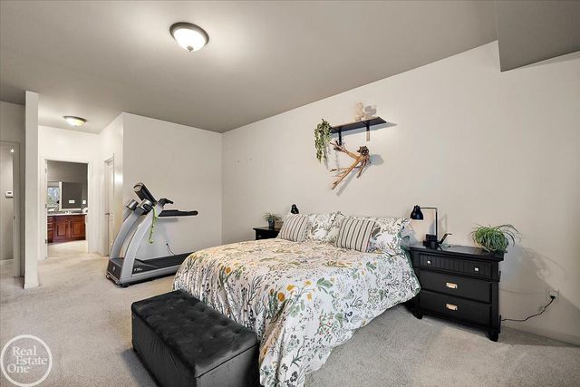 15833 Kingsway Drive, Macomb Twp, MI 48044