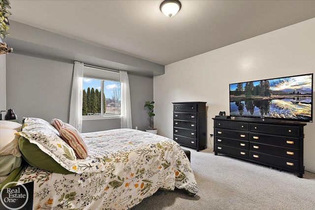 15833 Kingsway Drive, Macomb Twp, MI 48044