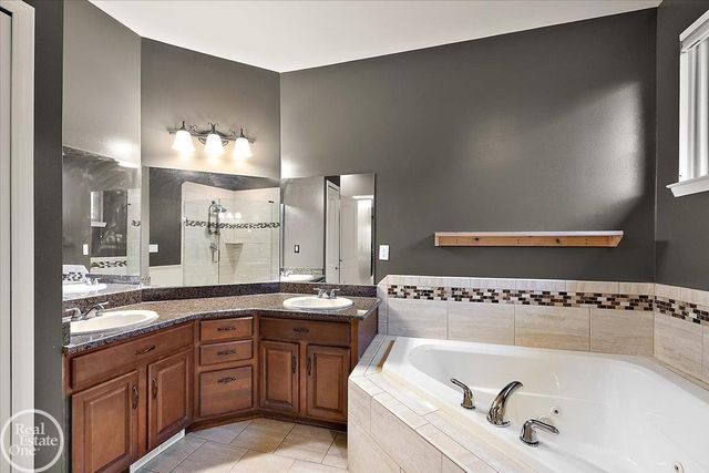 15833 Kingsway Drive, Macomb Twp, MI 48044