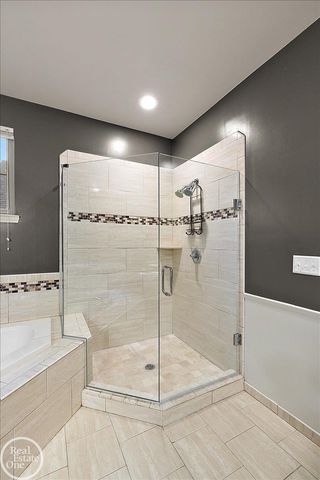 15833 Kingsway Drive, Macomb Twp, MI 48044