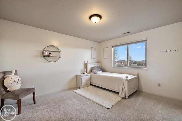 15833 Kingsway Drive, Macomb Twp, MI 48044