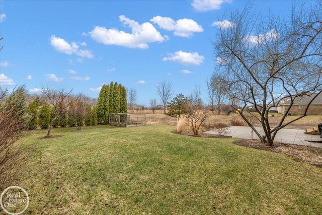 15833 Kingsway Drive, Macomb Twp, MI 48044