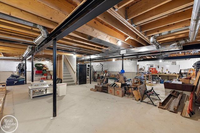 15833 Kingsway Drive, Macomb Twp, MI 48044