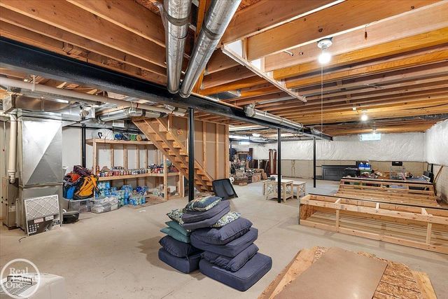 15833 Kingsway Drive, Macomb Twp, MI 48044