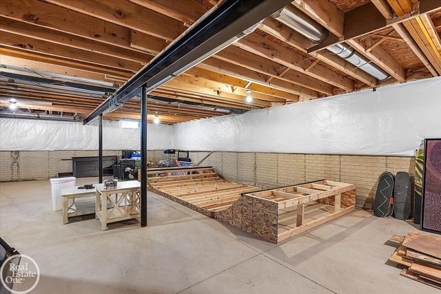 15833 Kingsway Drive, Macomb Twp, MI 48044