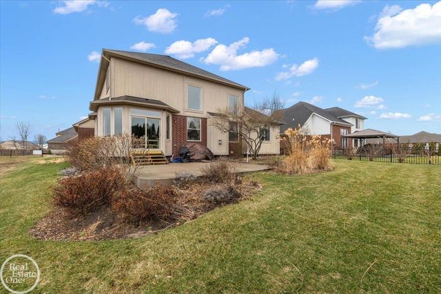 15833 Kingsway Drive, Macomb Twp, MI 48044