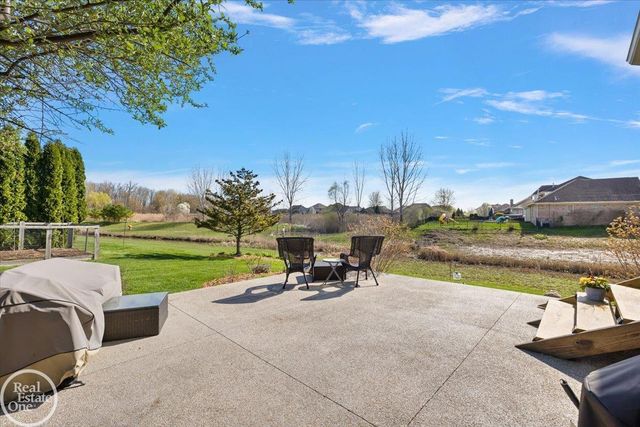 15833 Kingsway Drive, Macomb Twp, MI 48044