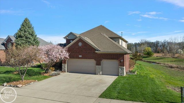15833 Kingsway Drive, Macomb Twp, MI 48044