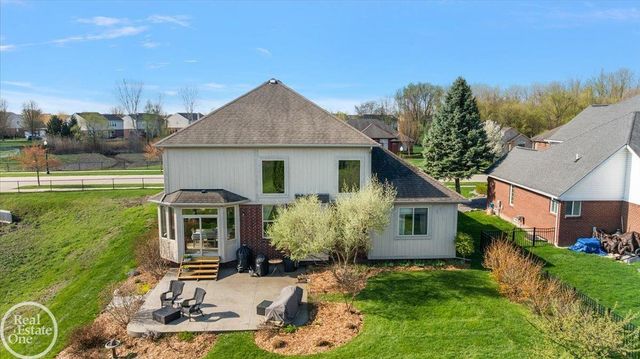 15833 Kingsway Drive, Macomb Twp, MI 48044