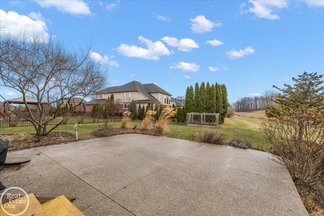 15833 Kingsway Drive, Macomb Twp, MI 48044