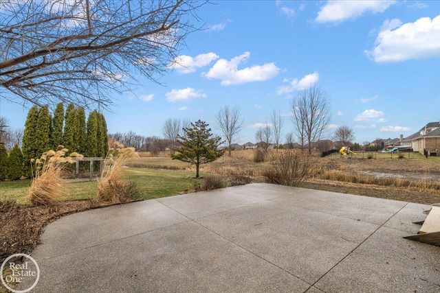 15833 Kingsway Drive, Macomb Twp, MI 48044