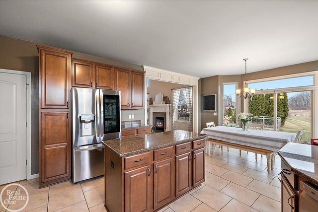 15833 Kingsway Drive, Macomb Twp, MI 48044